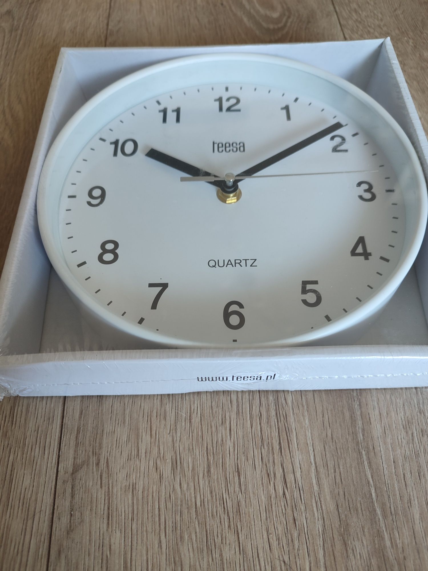 Nowy biały zegar ścienny
