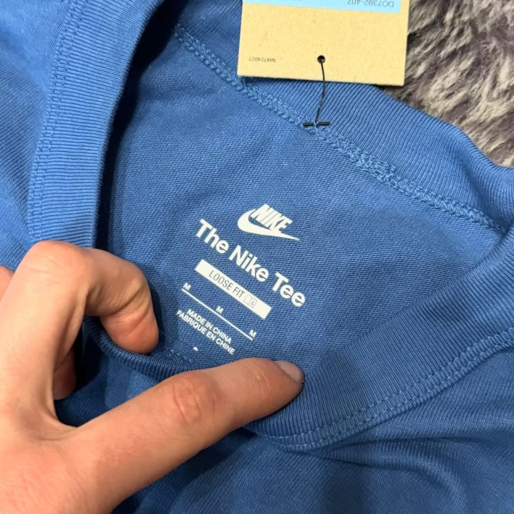 Нова футболка Nike Swoosh центр лого голуба М розмір