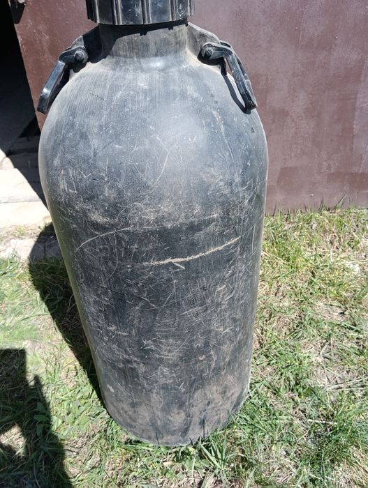 Канистры под бензин 100л.