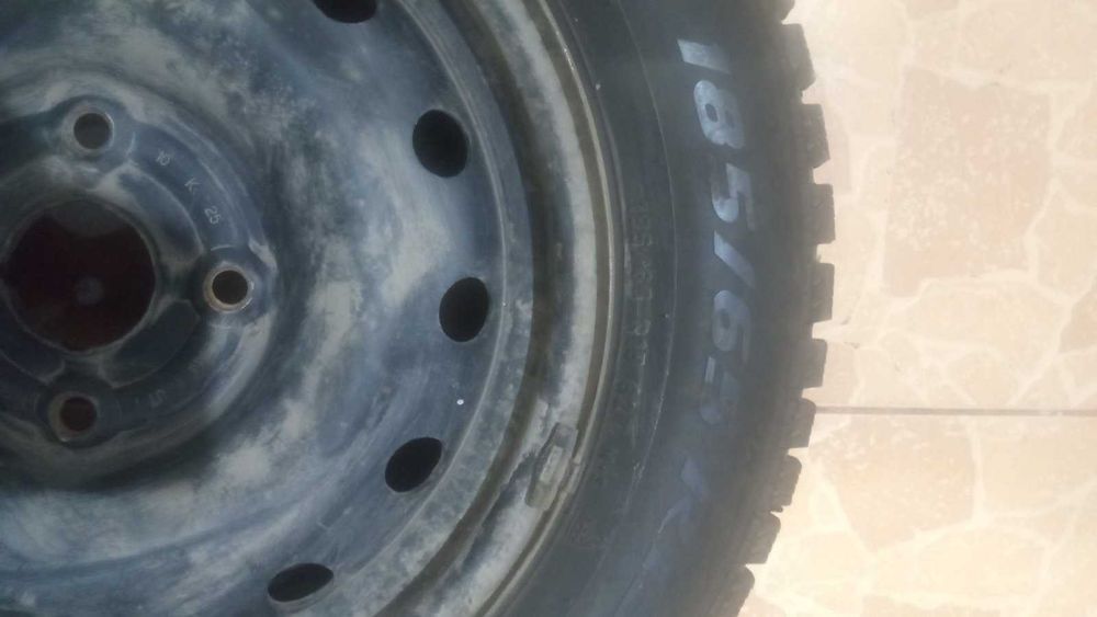 Резина Pirelli Ice Zero  Зима шип 
185/65R15
 на дисках 4 колеса