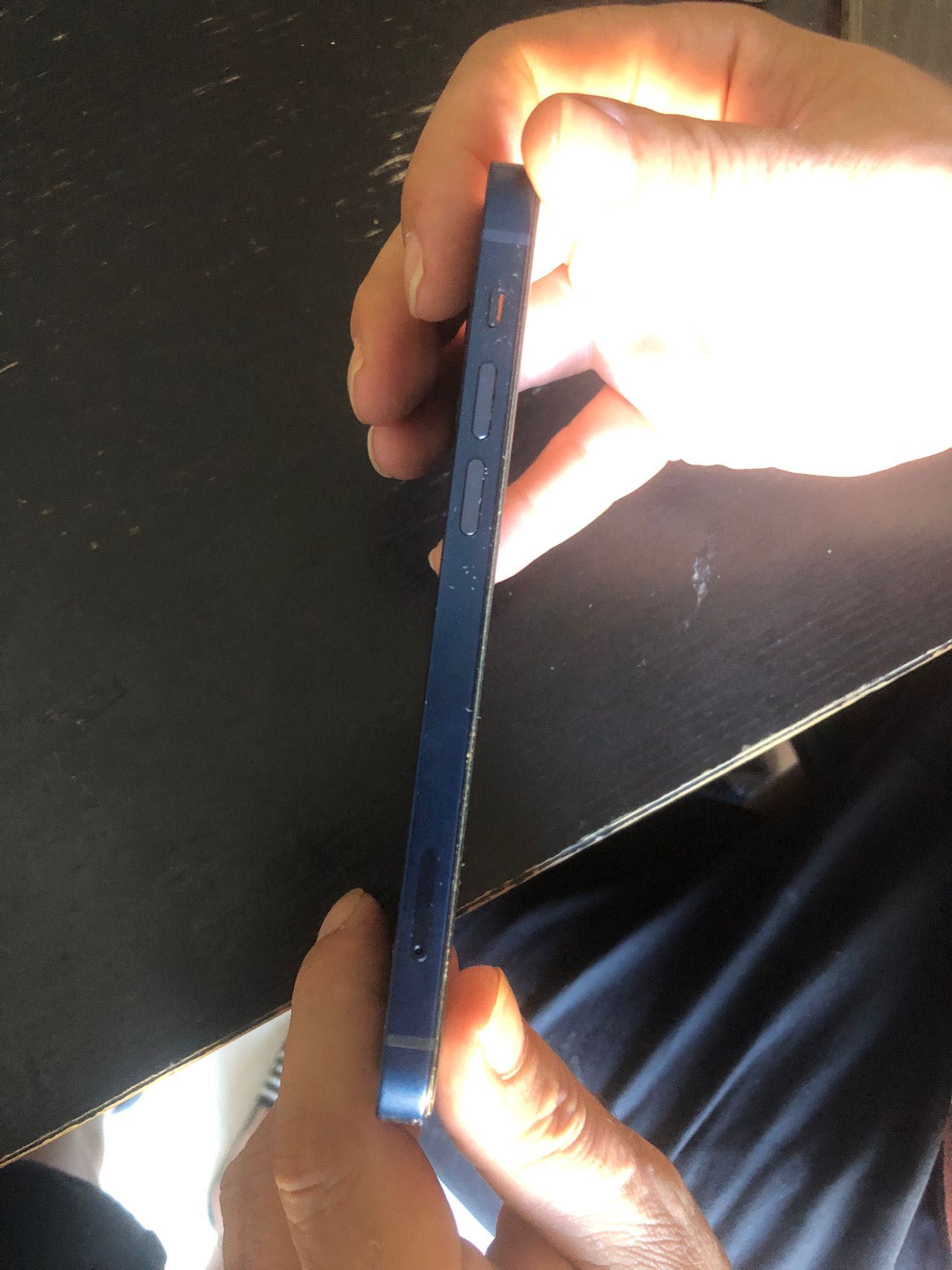 Vendo iPhone 12 64 g com robô