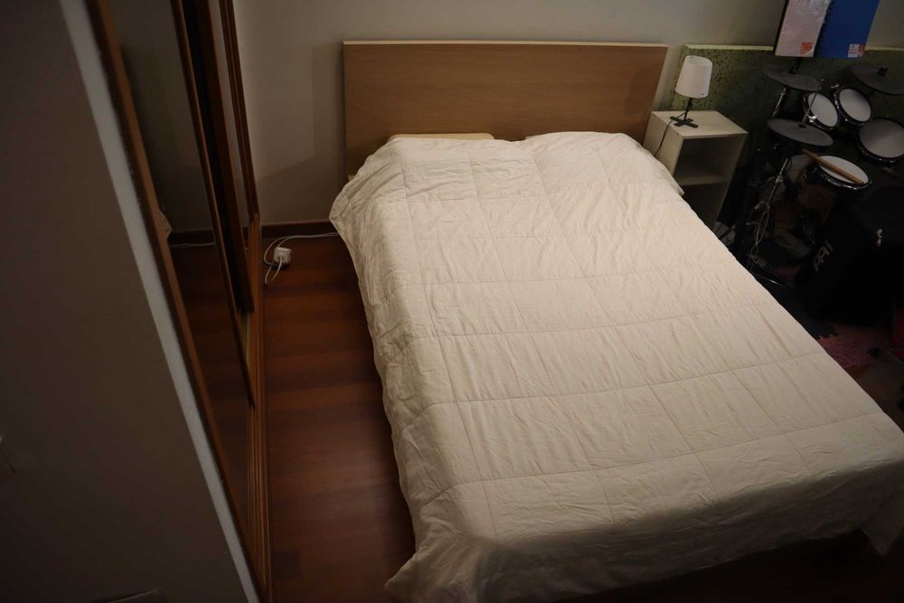 Cama de casal MALM (IKEA) com 4/gavetas bem conservada