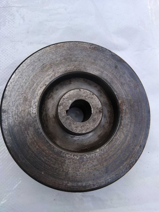 Шкив двухручейный (диаметр 150мм, посадка на вал -22мм) в хорош  сост.