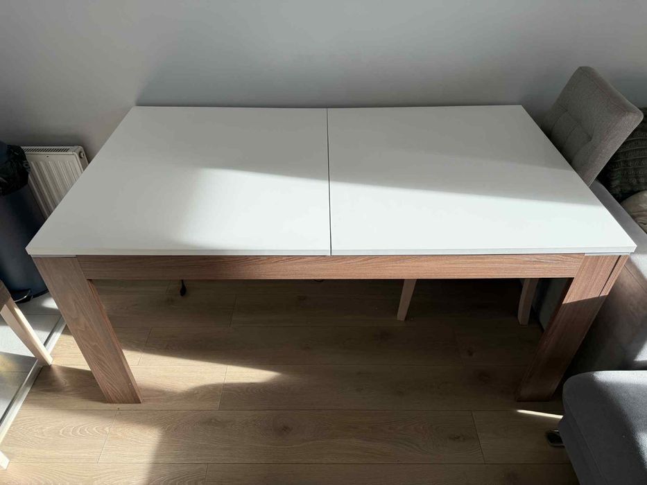 Wygodny stół rozkładany