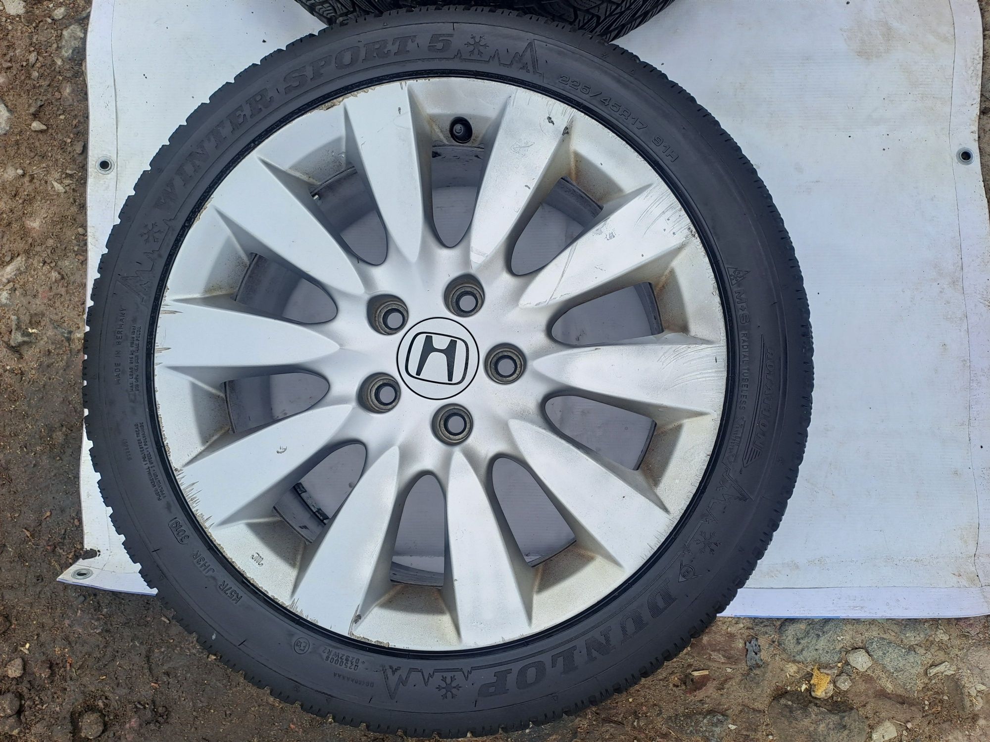 Koła Honda 17cali 5x114.3 et50 z oponami zimowymi 225x45r17