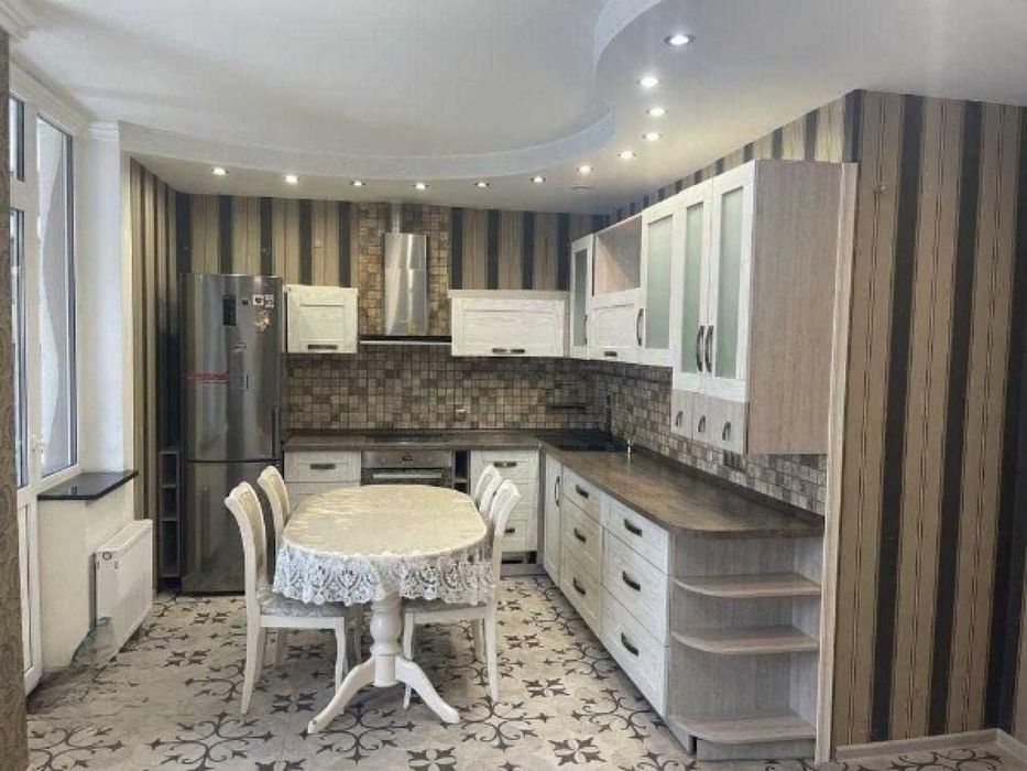 Простора та світла 3-кімнатна квартира 75 м² Урлівська 23-В