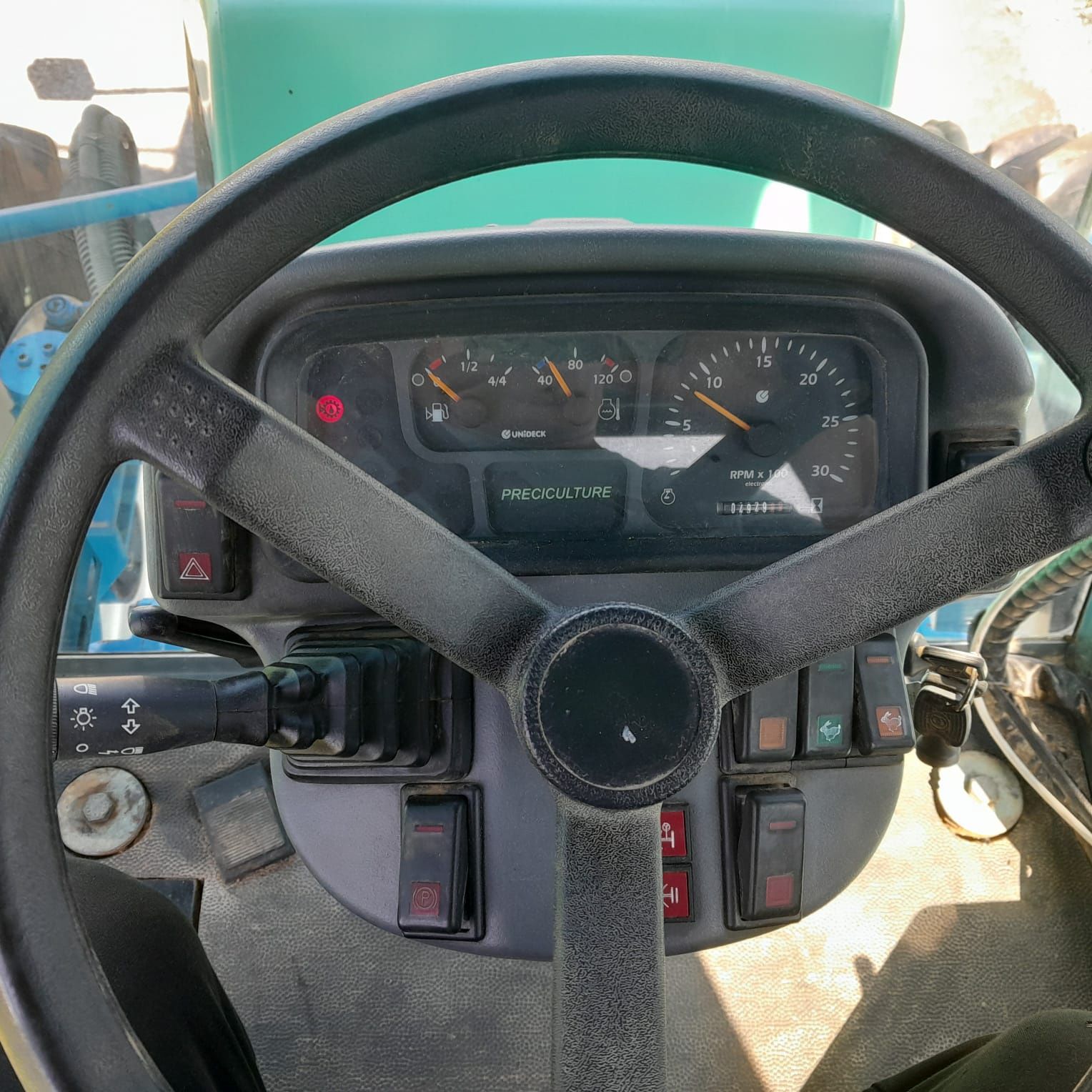 sprzedam opryskiwacz beryhoud boxer l l  3000l 28/24m