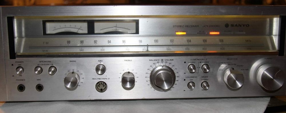 Amplificador Receiver Sanyo Vintage, modelo JCX 2300KU