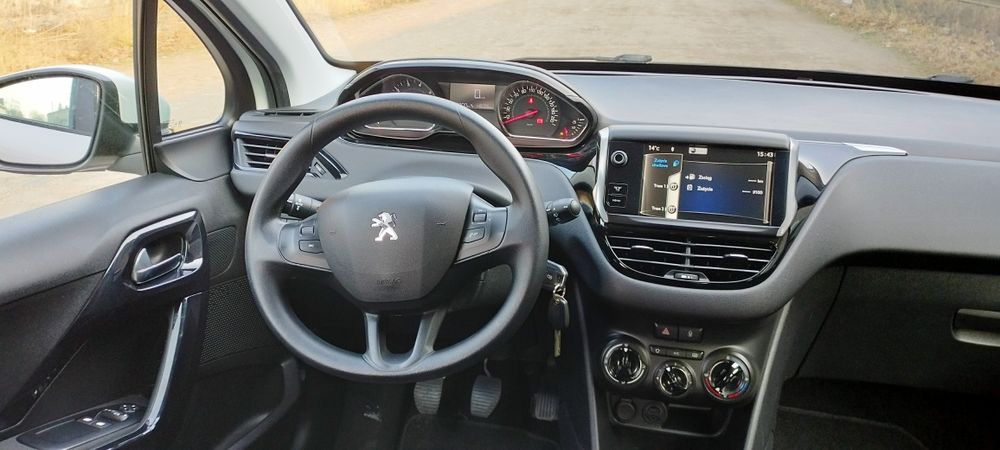 Peugeot 208 1,4 benzyna 2012r led