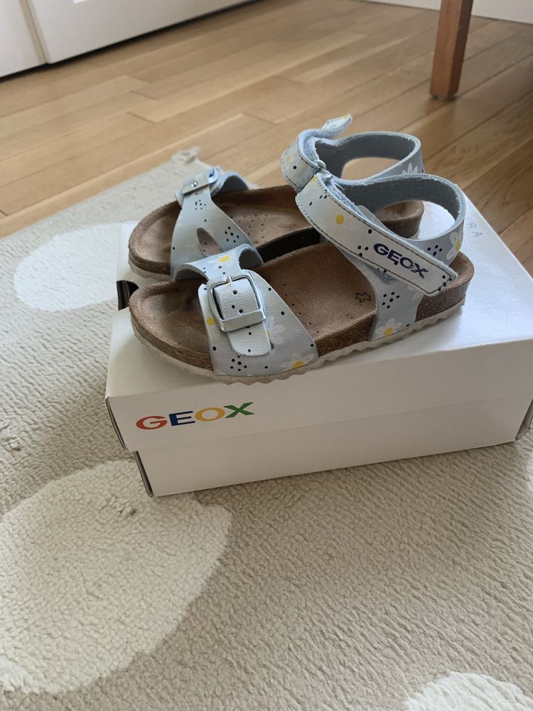 Sandały Geox, rozmiar 27 i 32, stan batdzo dobry