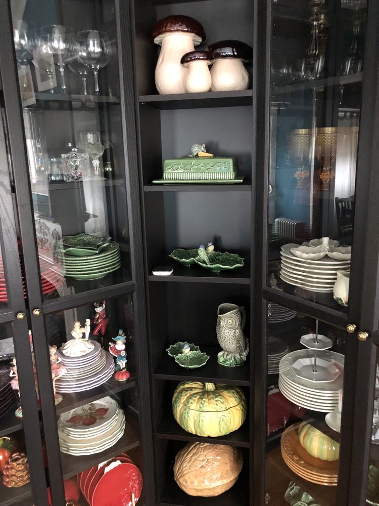Conhunto de moveis estantes/louceiro/vitrine
