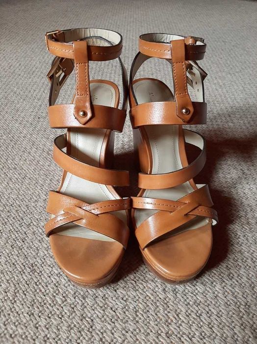 Buty Massimo Dutti, skórzane sandałki na koturnie