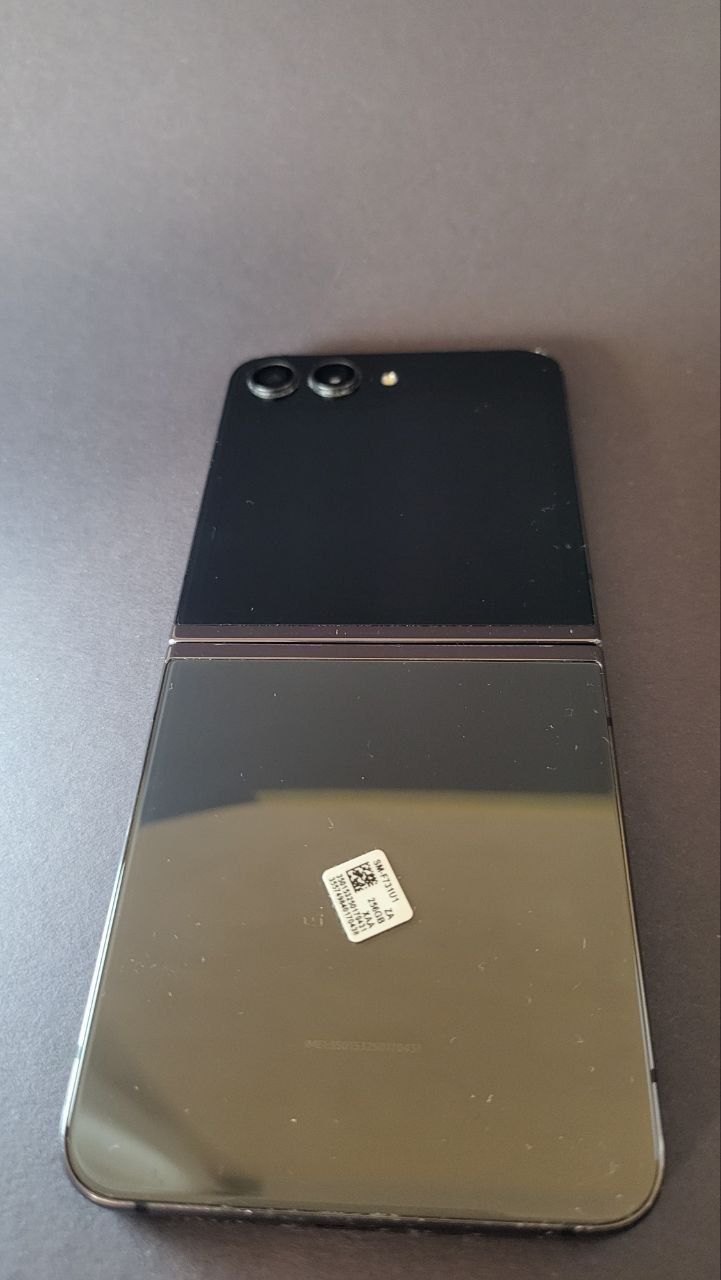 02 Samsung FLIP 5 256 gb Snapdragon гарний стан зовні Нюанс з дисплеєм