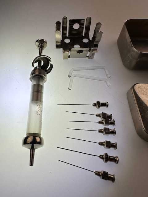 Kolekcjonerka strzykawka szklana zestaw sygnowana numerowana