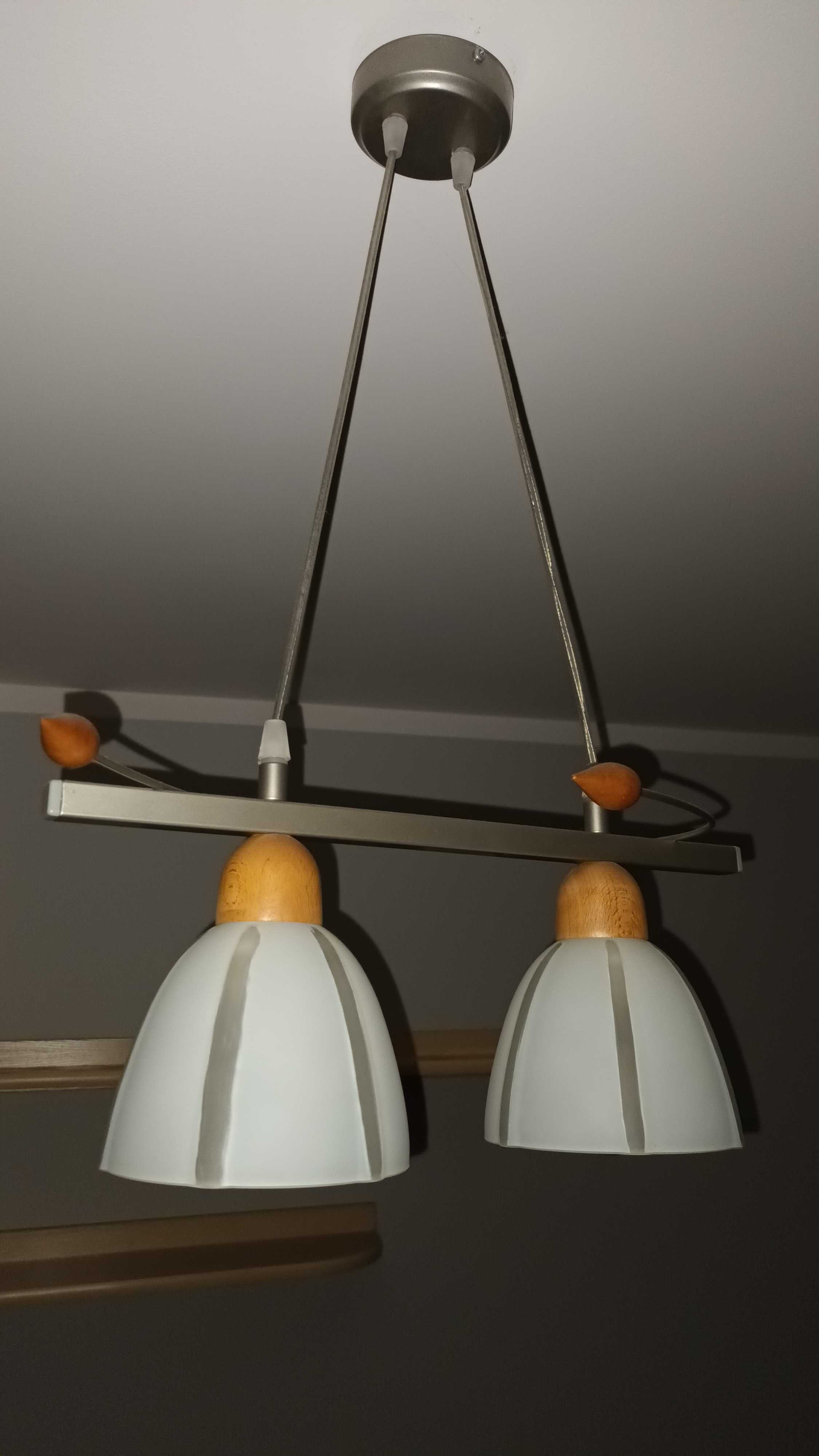 Lampa do pokoju z żarówkami