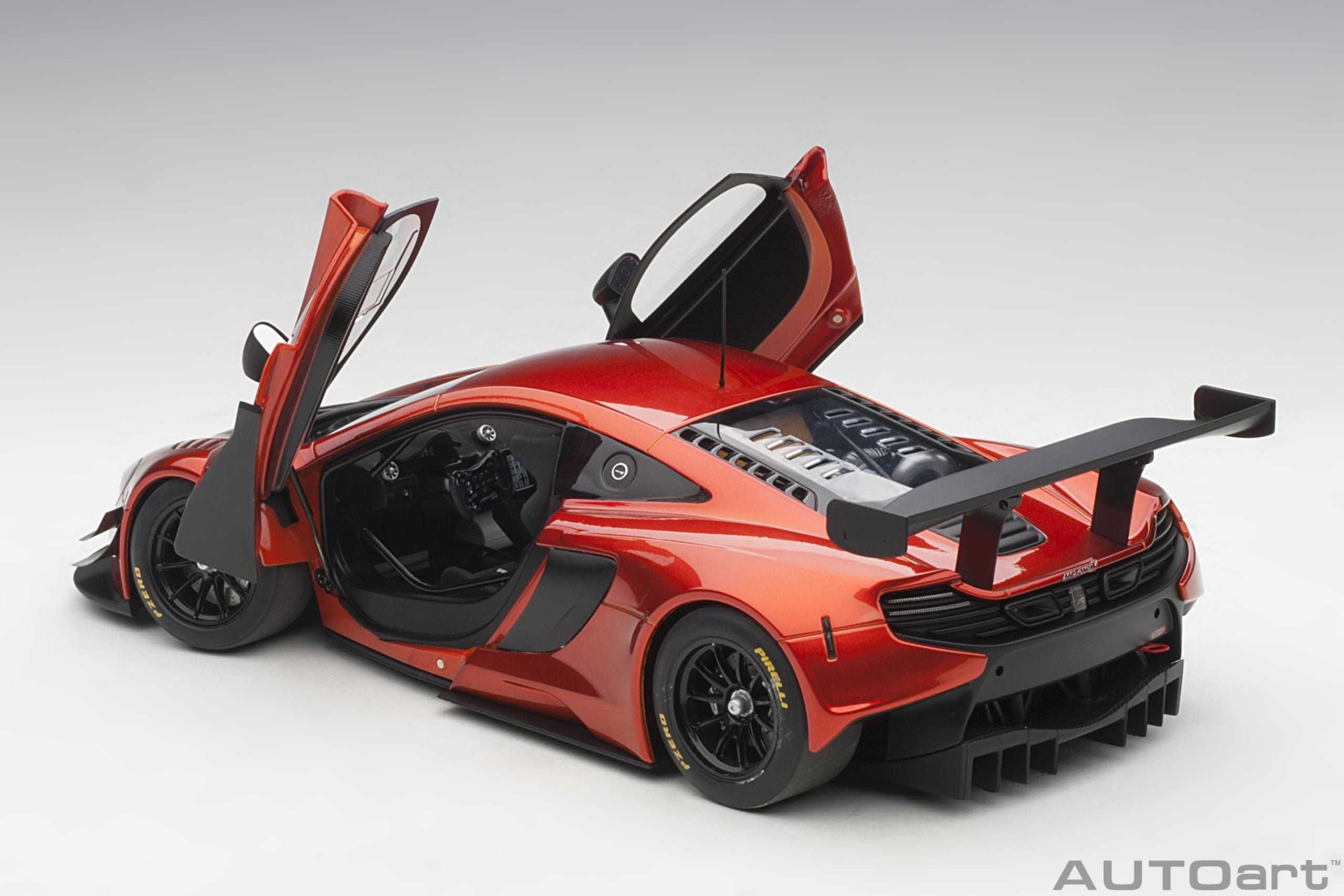 Model 1:18 AUTOart McLaren 650S GT3 2017 volcano orange (81642)