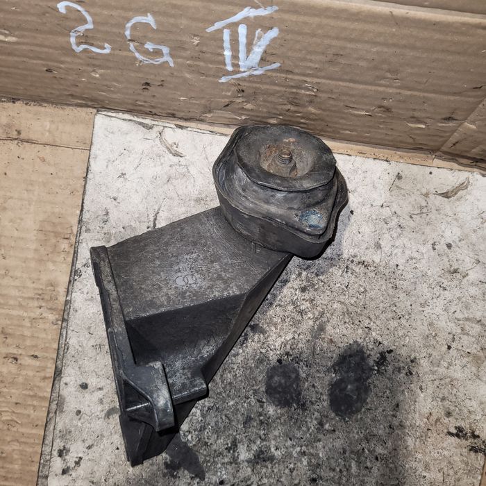 Łapa mocowanie skrzyni biegów lewe vw passat b5 LIFT audi a4 b6 a6 c5