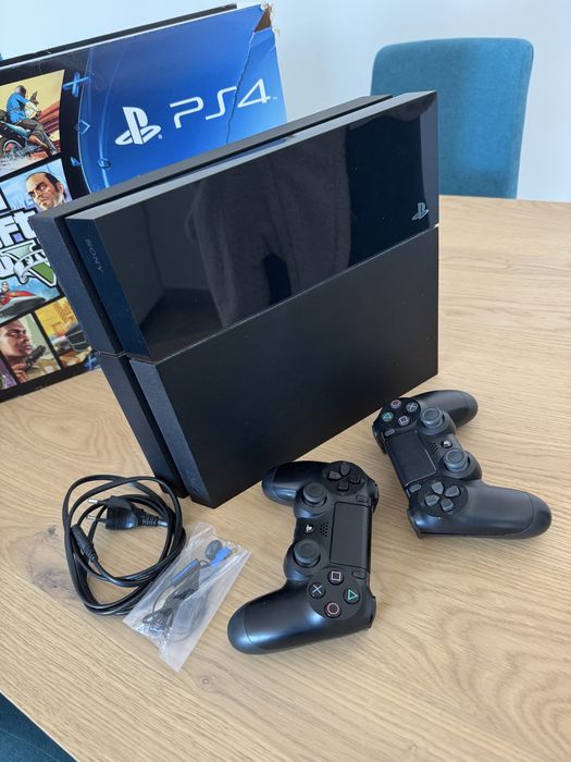 PS4 500GB 2 comandos