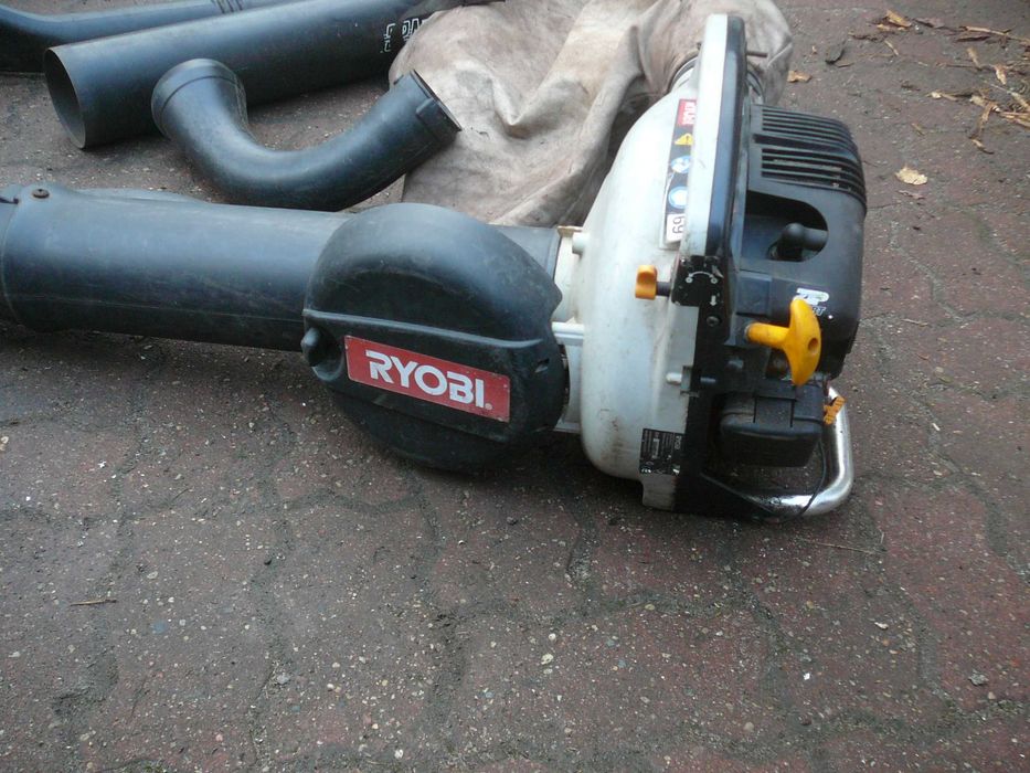 Dmuchawa+Odkurzacz do liści RYOBI PBF-30 Uszkodzona na części
