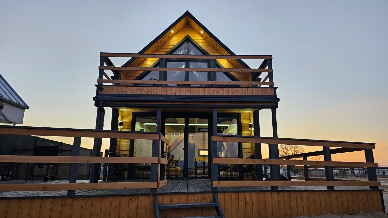 Wolne terminy, dom letniskowy z prywatną plażą i jacuzzi nad jeziorem