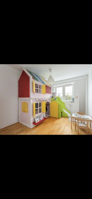 Łóżko dziecięce z domkiem i zjeżdżalnia