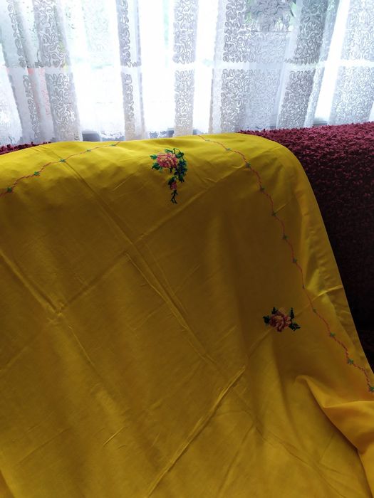 Вишита скатертина