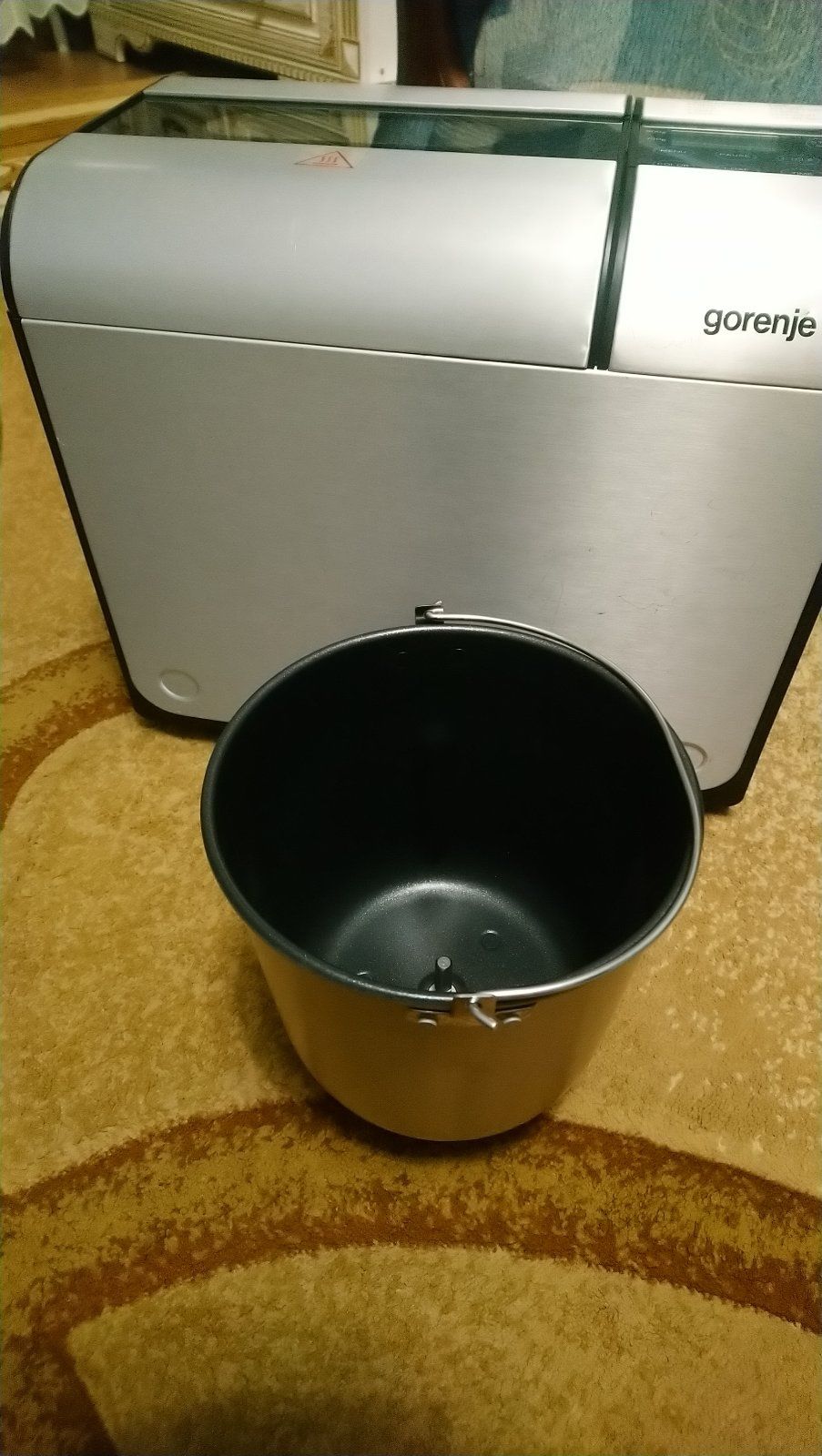 Продам хлебопечь модель gorenje BM900 AL