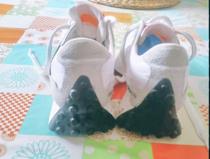 Tênis New Balance  originais como novos , com portes fica 20€