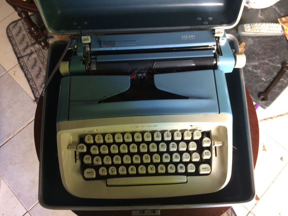 Maquina de escrever ROYAL  vintage azul
