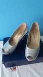 Sapatos de cerimónia novos em folha, lindissímos