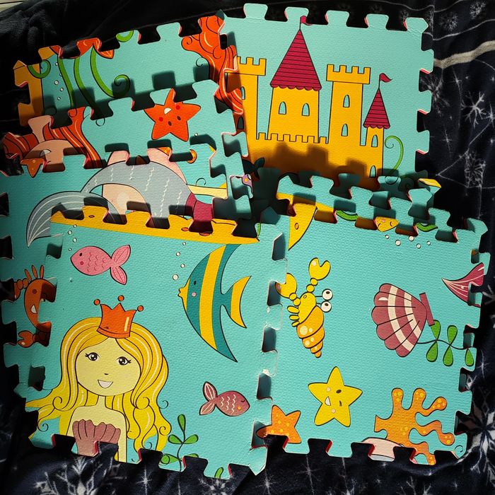 Меблі,комод дитячий зі столиком