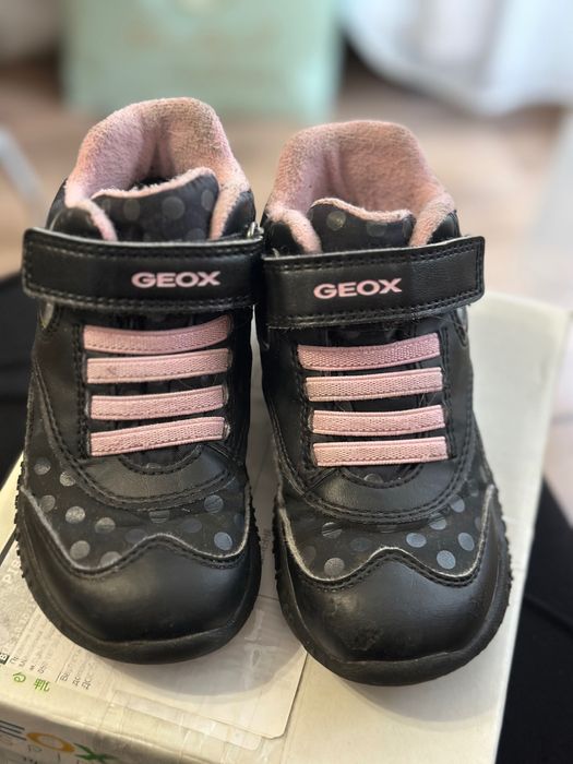 Зимове взуття Geox для дівчинки 25 розмір.  450 грн.
