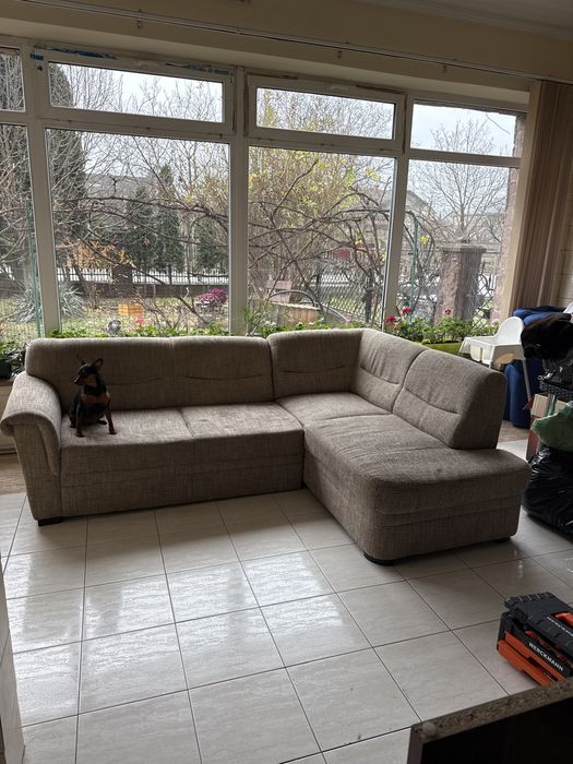 Угловий диван. На кухню чи в прихожу