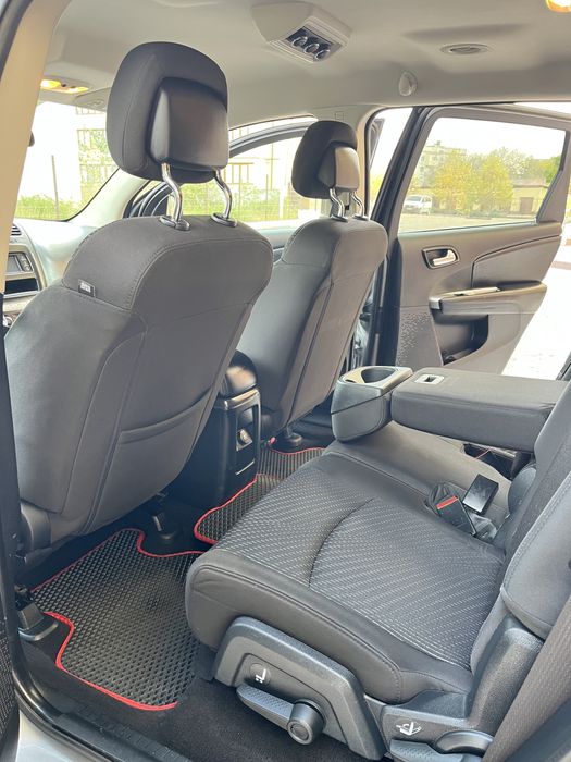 Dodge Journey 2017 — авто, створене для доріг та вражень.