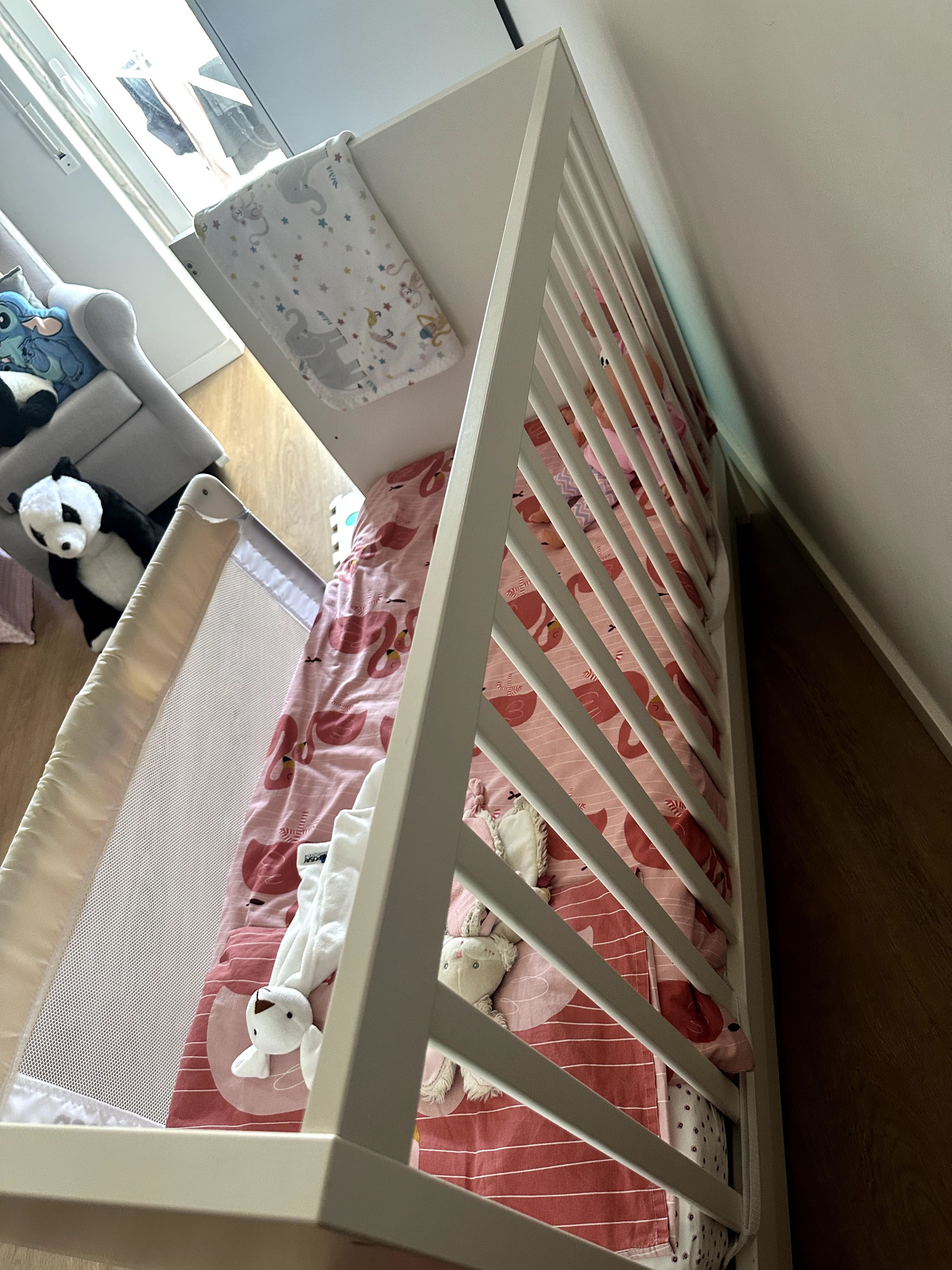 Berço IKEA com arrumação