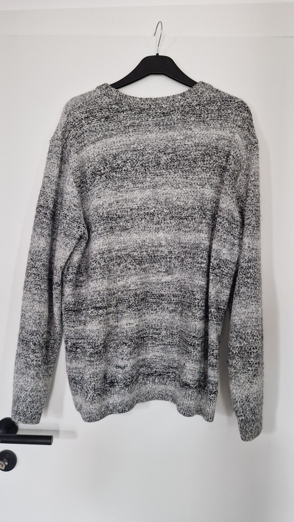 Reserved sweter XXL meski szary