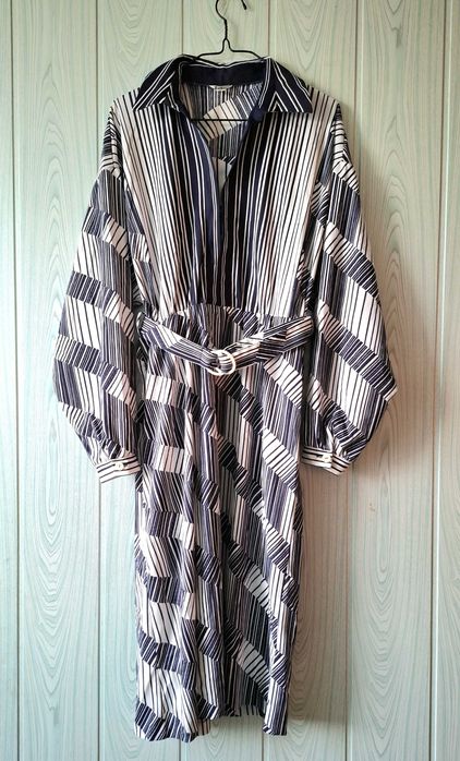 Piękna wzorzysta sukienka Vintage Unikat