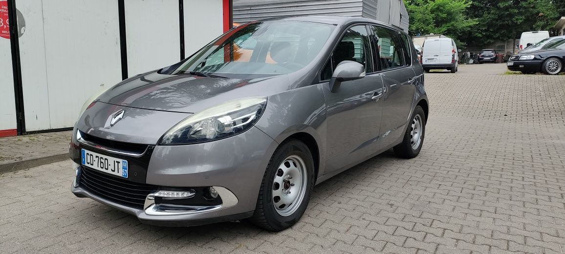Renault Scenic / 2012 / 1.5 dCi / 110 PS / 183 tys km / Navi / PDC