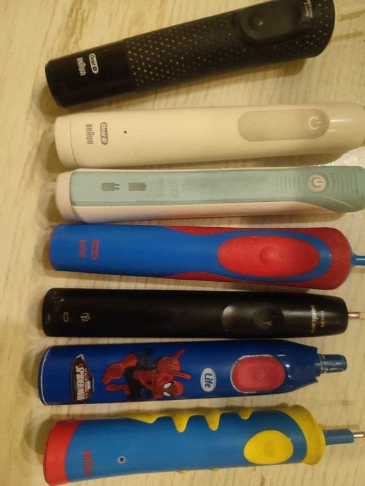 Продается электрическая зубная щетка Oral-B