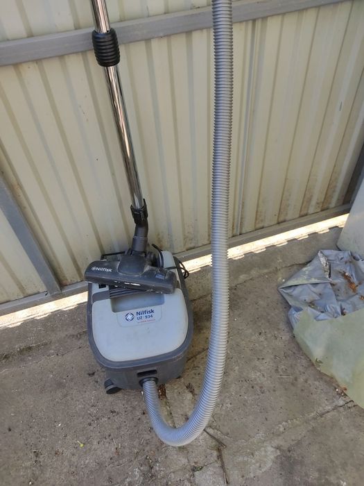 Пилосос будівельний Nilfisk 1000 w