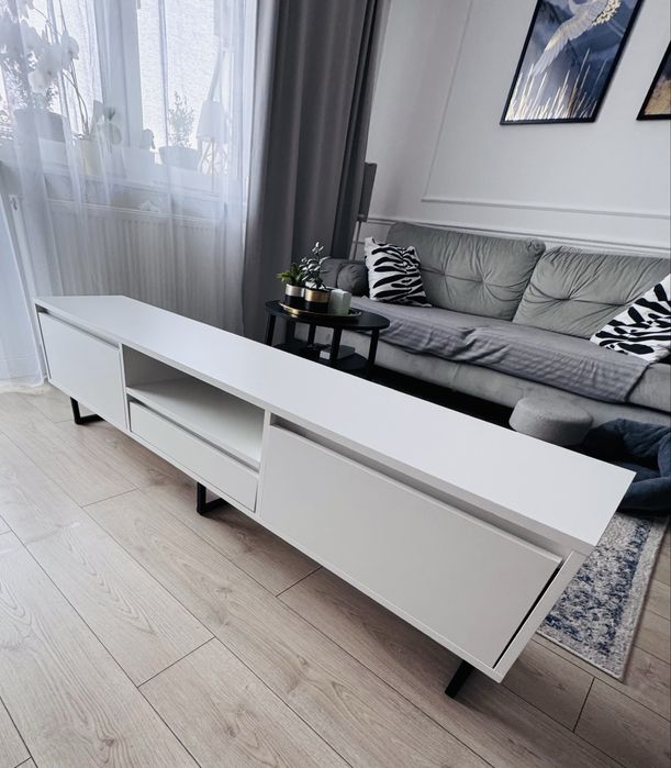 Szafka komoda RTV Bjorn firmy Górna półka