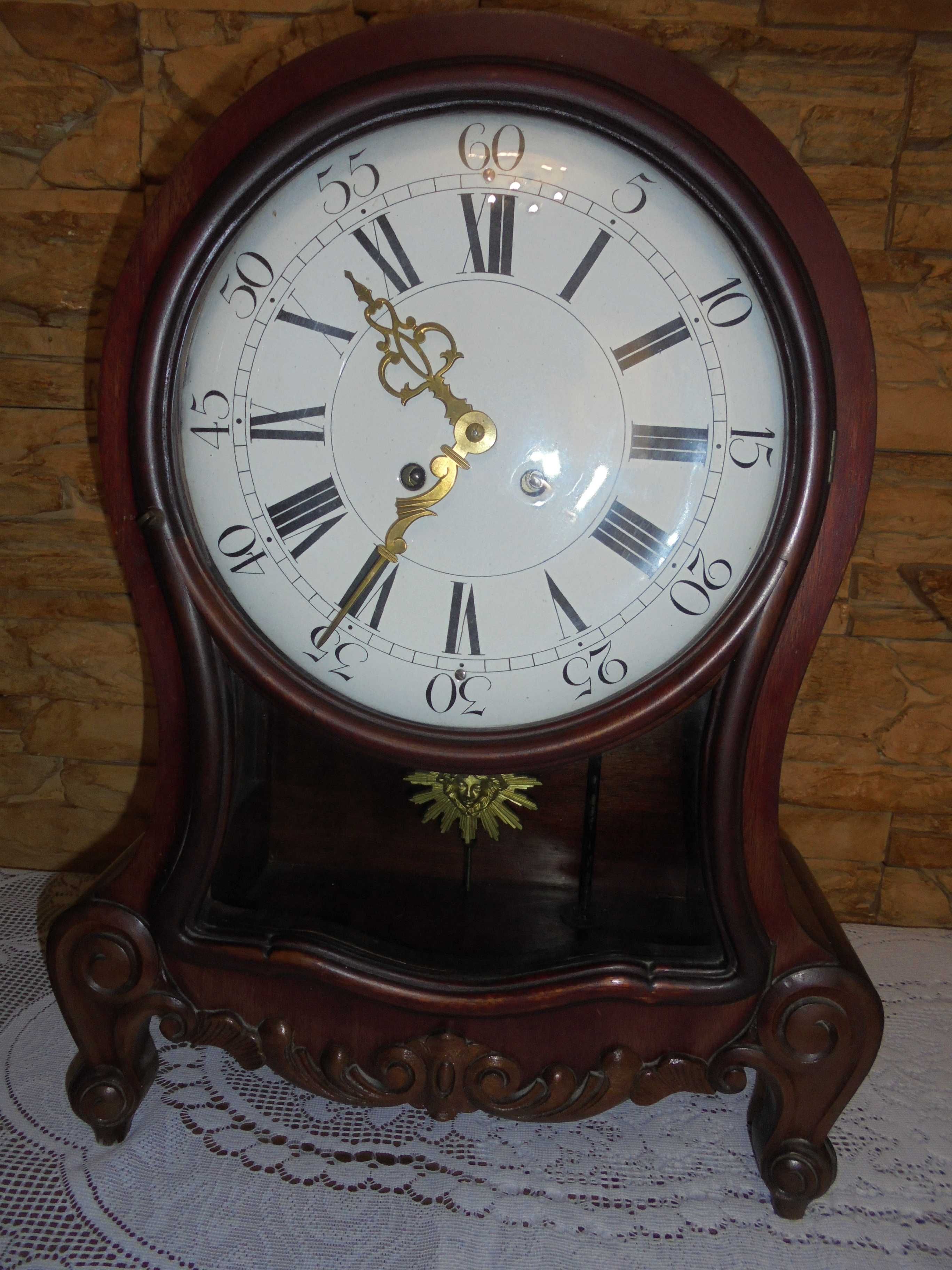 Piękny stary zegar kominkowy nakręcany