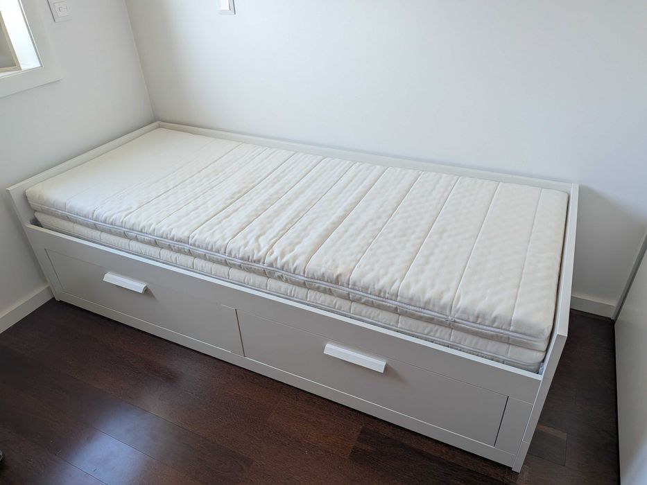Vendo cama de solteiro IKEA BRIMNES com dois colchões