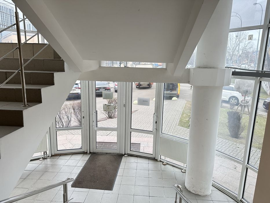 Дмитрівська 75, нежитлове приміщення під будь який вид діяльності