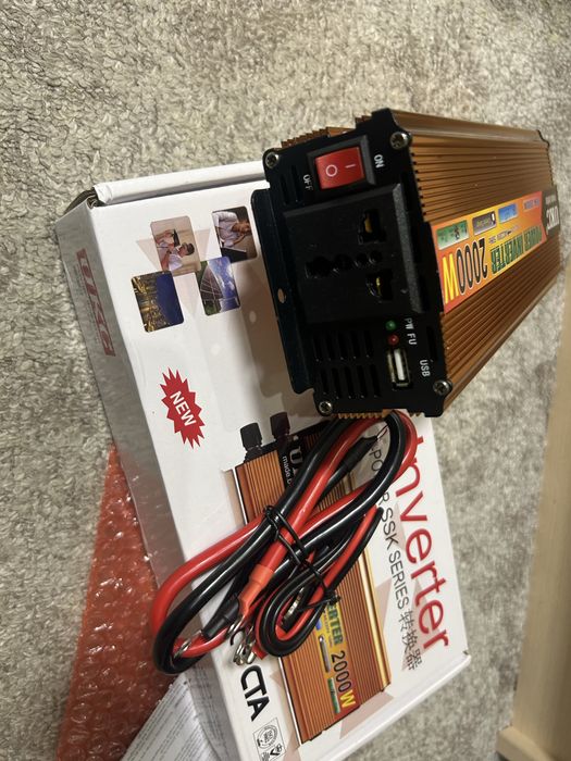 Инвертор UKC SSK-2000W 12v-220v