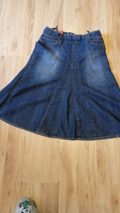 Dżinsowa rozkloszowana spódnica
