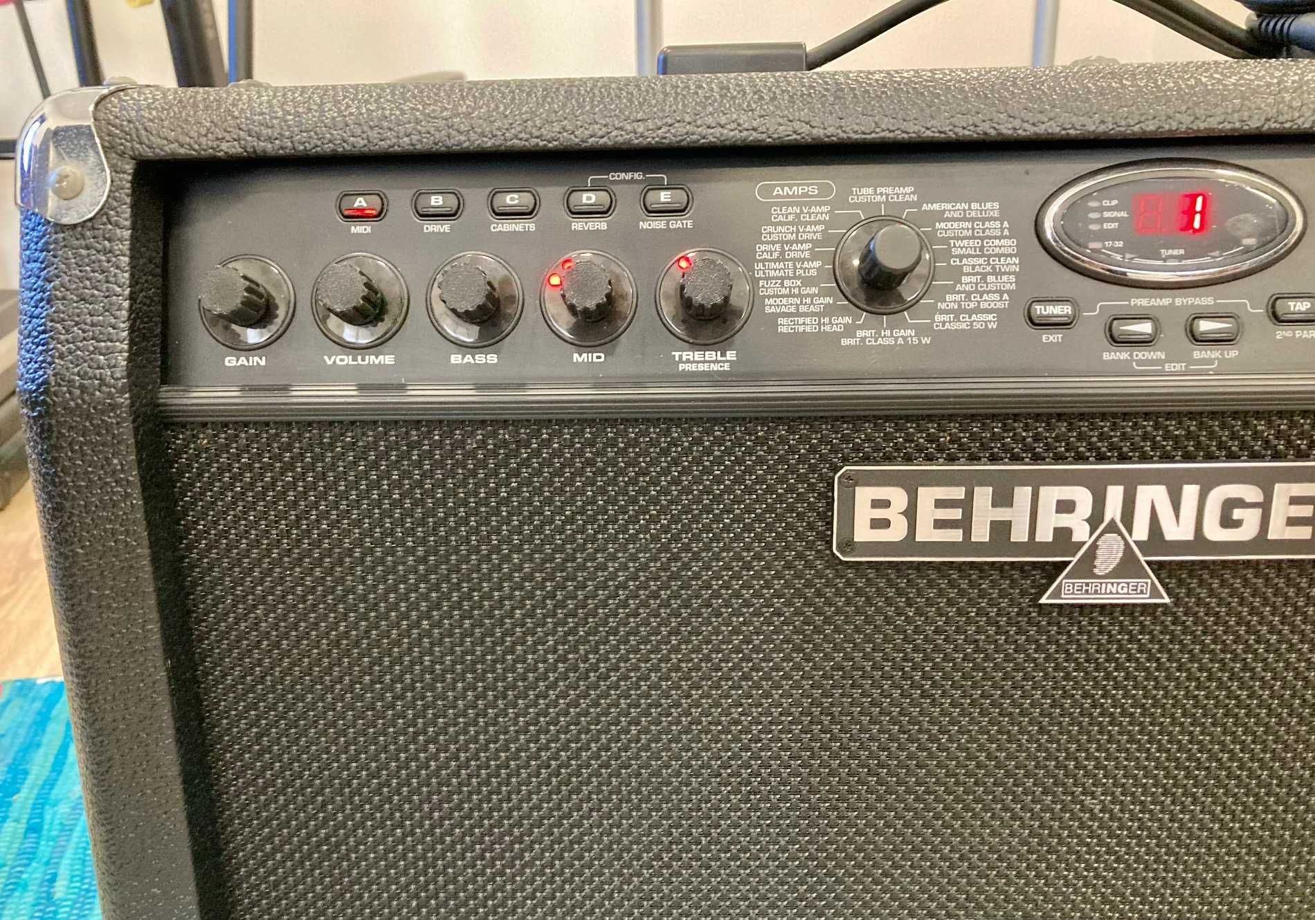 Amplificador Behringer V-Ampire LX1-112