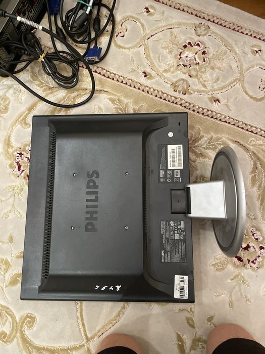 Монитор Philips.