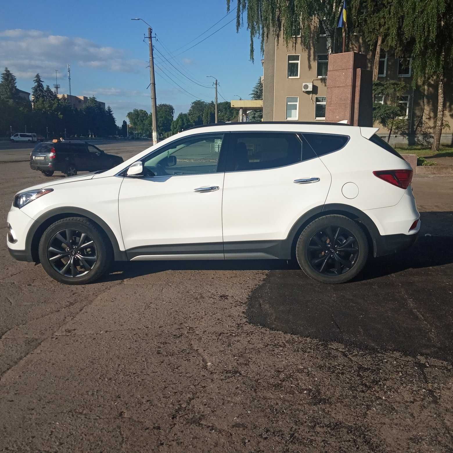 Продам HYUNDAI Santa Fe 2016