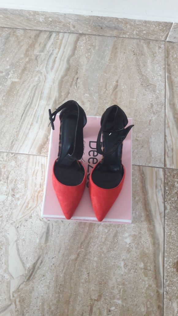 Buty na klocku czerwono- czarne rozmiar 39cm dł. wkładki 25cm